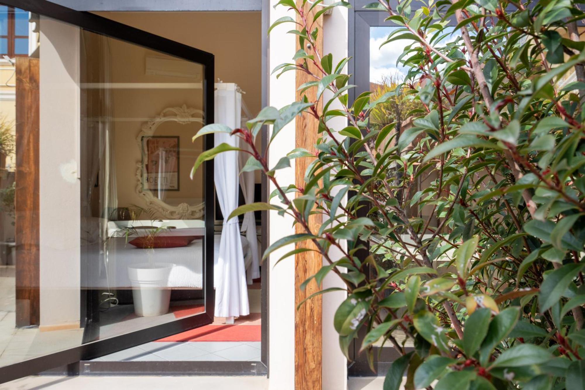 Snob Luxury Suite Каляри Екстериор снимка